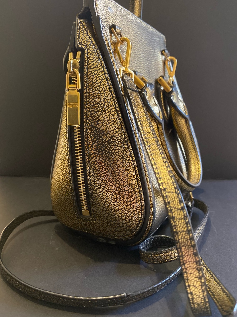 🛍️Alexander McQueen Authentic Small Heroine Bag in Metallic Gold